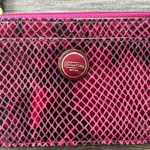 Woman’s coach coin/credit card wristlet - Picture 2 of 6